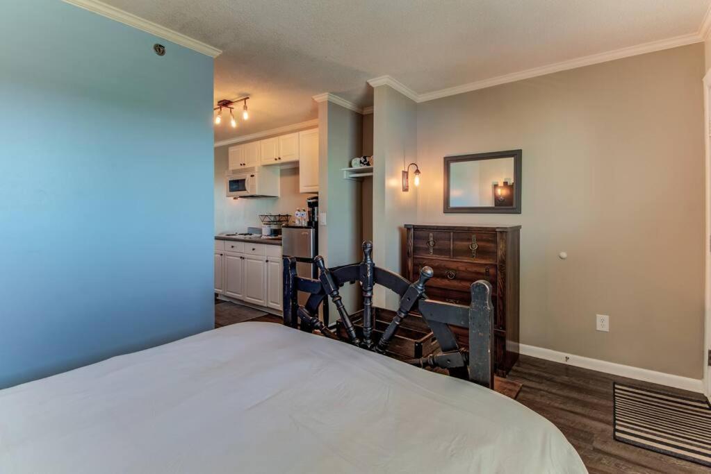 Kraken'S Den * Oceanview * Steps To Ocean * Pool Apartment Carolina Beach Exterior photo