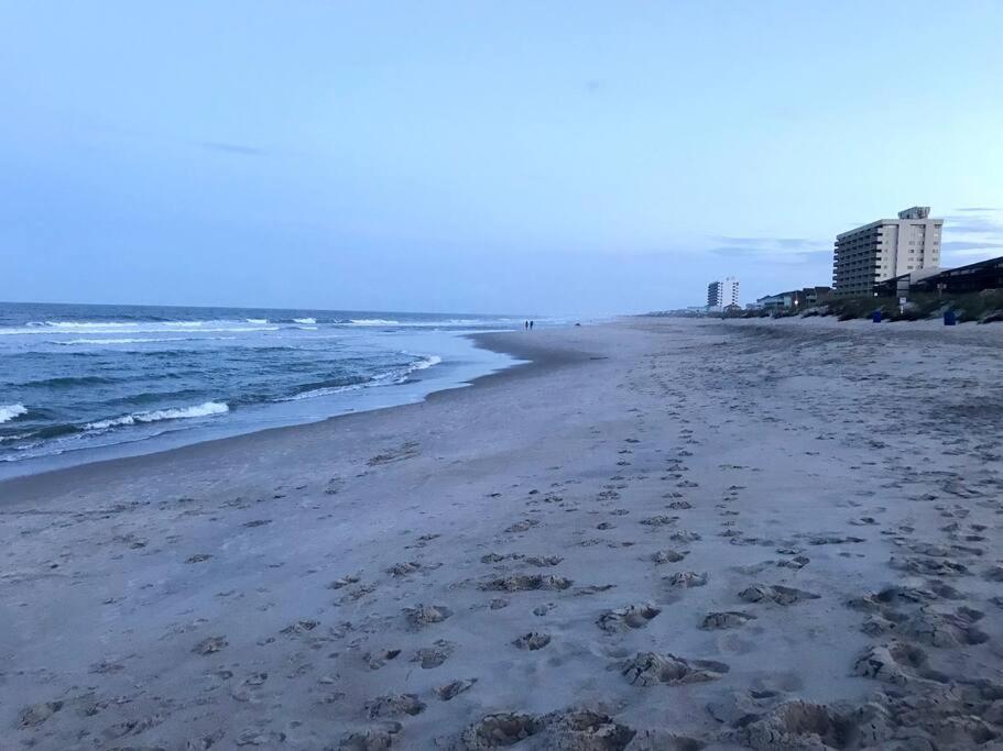 Kraken'S Den * Oceanview * Steps To Ocean * Pool Apartment Carolina Beach Exterior photo