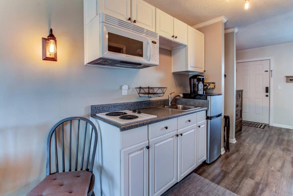 Kraken'S Den * Oceanview * Steps To Ocean * Pool Apartment Carolina Beach Exterior photo
