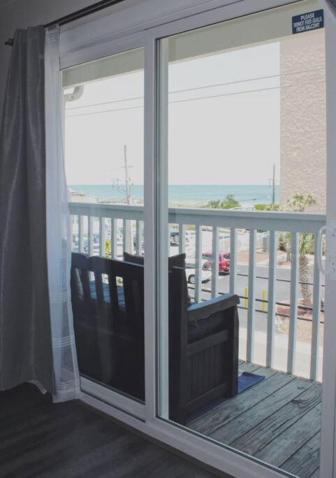 Kraken'S Den * Oceanview * Steps To Ocean * Pool Apartment Carolina Beach Exterior photo