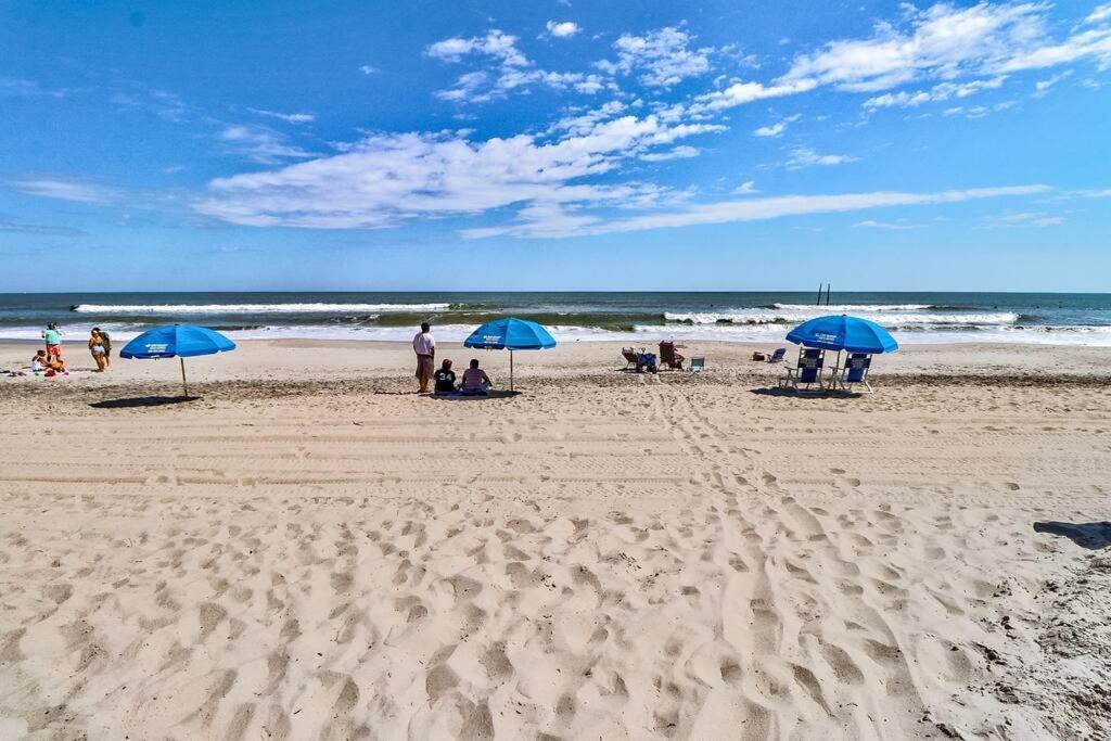 Kraken'S Den * Oceanview * Steps To Ocean * Pool Apartment Carolina Beach Exterior photo
